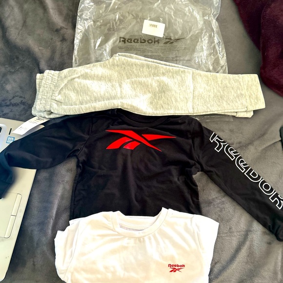 ❌SOLD❌Reebok Boys 3 Piece Set - 2 Long Sleeve Basketball  T-Shirt Size 5 and 1 - Picture 2 of 12